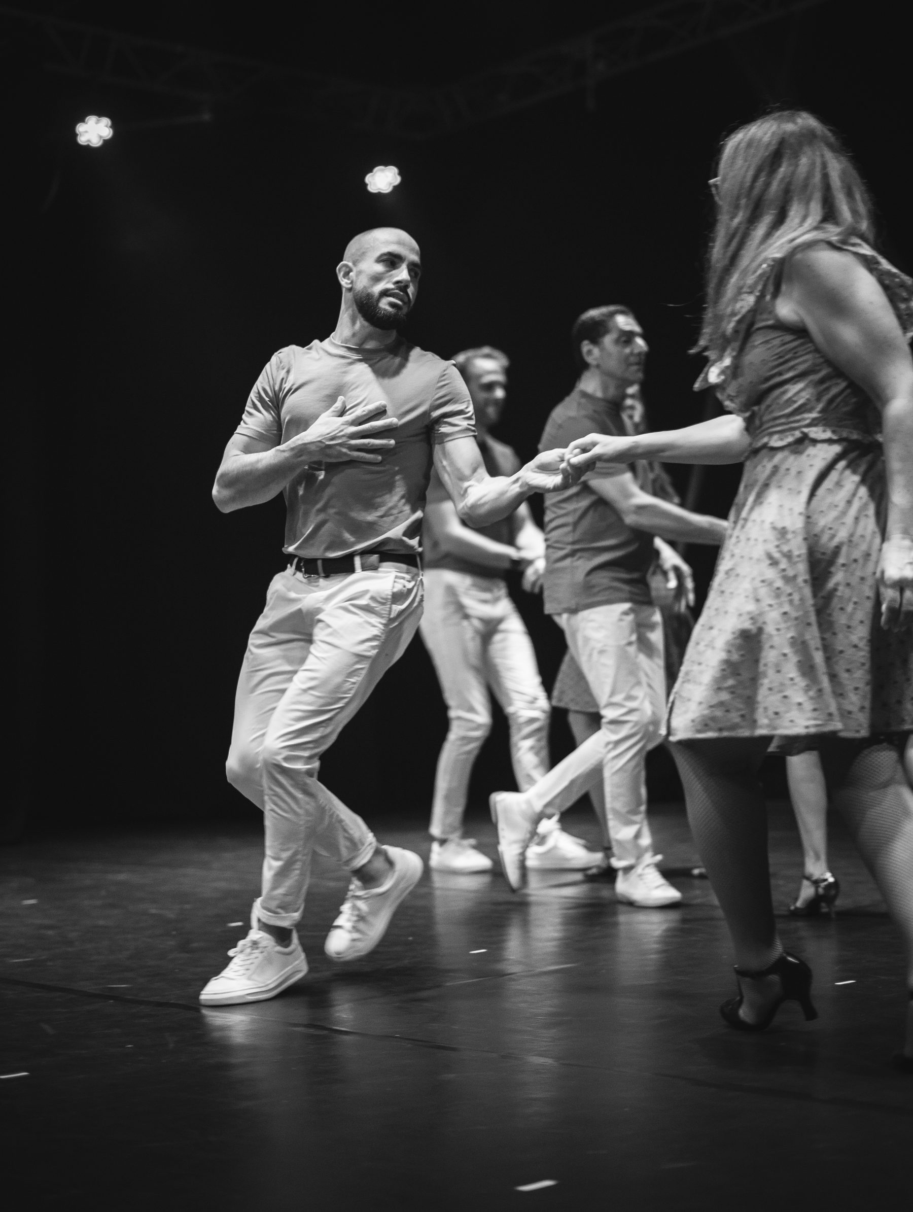 Élèves adultes d'EMERGENCE sur scène